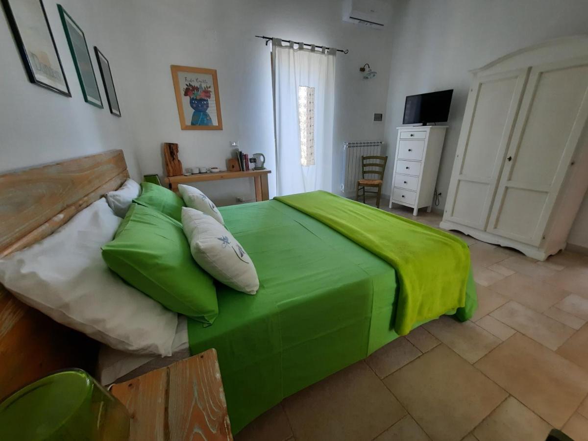 Le Radici Bed & Breakfast Монополи Екстериор снимка